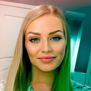 Meet your Posher, Iana